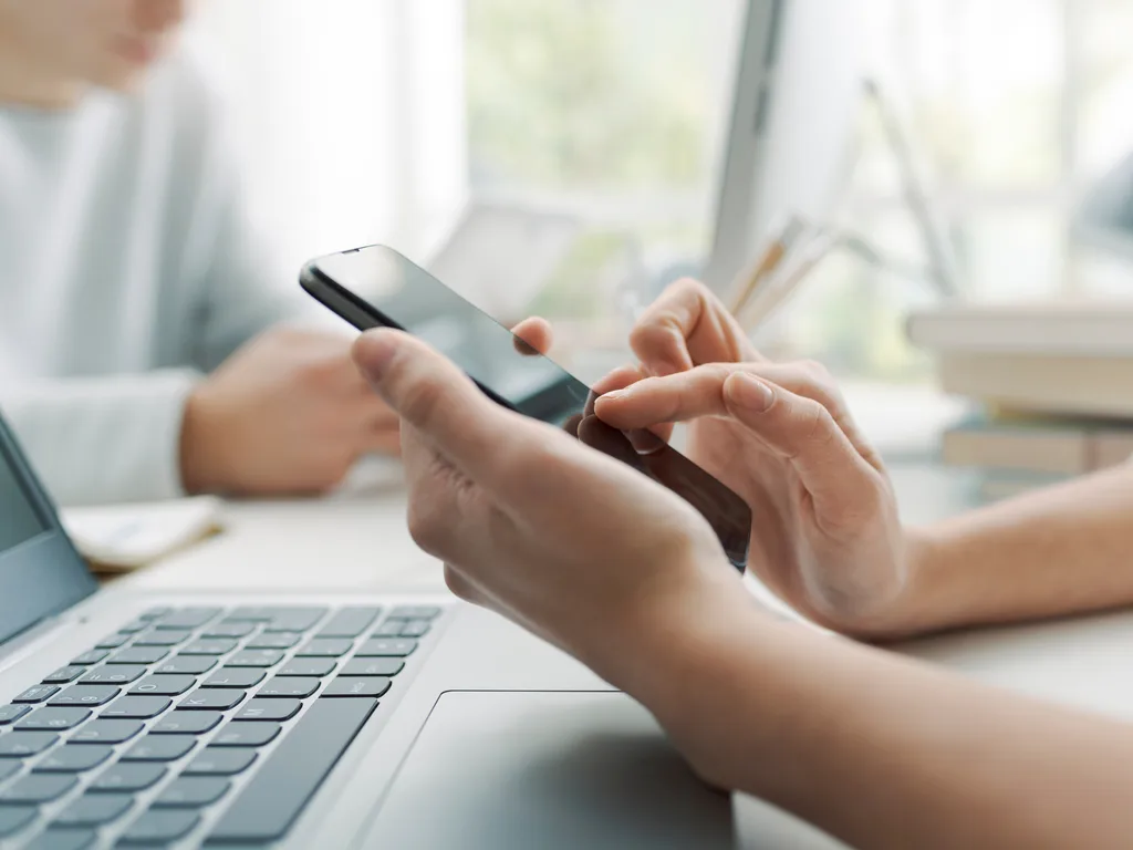 How to Use Social Media for Job Searches
